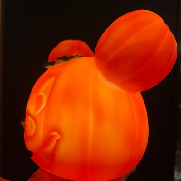 Light up Mickey Jack o lantern small pumpkin - Picture 4 of 6